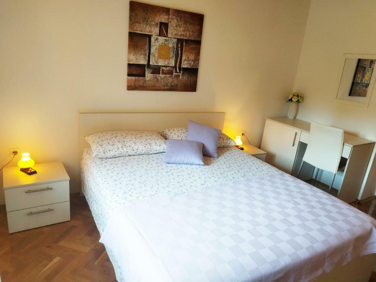 Alida Apartments & Room Near The Sea Ровинь Экстерьер фото
